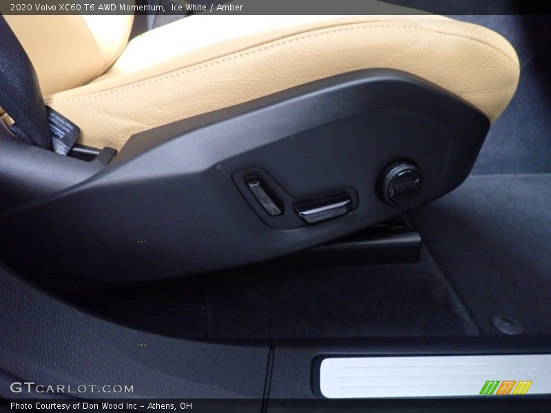 Ice White / Amber 2020 Volvo XC60 T6 AWD Momentum