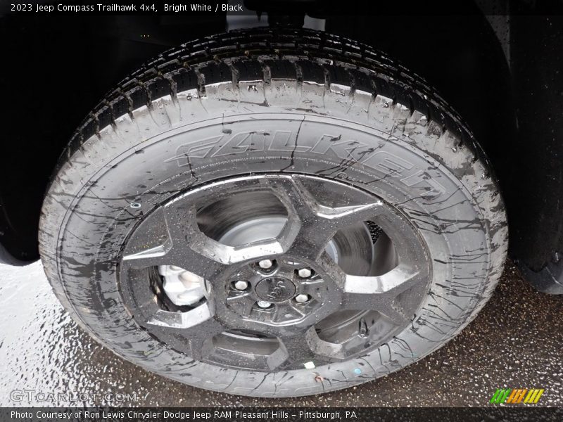 Bright White / Black 2023 Jeep Compass Trailhawk 4x4