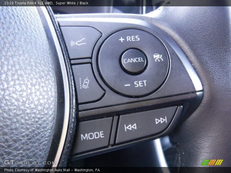 Super White / Black 2019 Toyota RAV4 XLE AWD