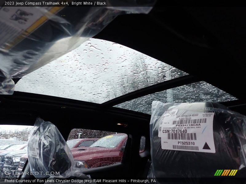 Bright White / Black 2023 Jeep Compass Trailhawk 4x4