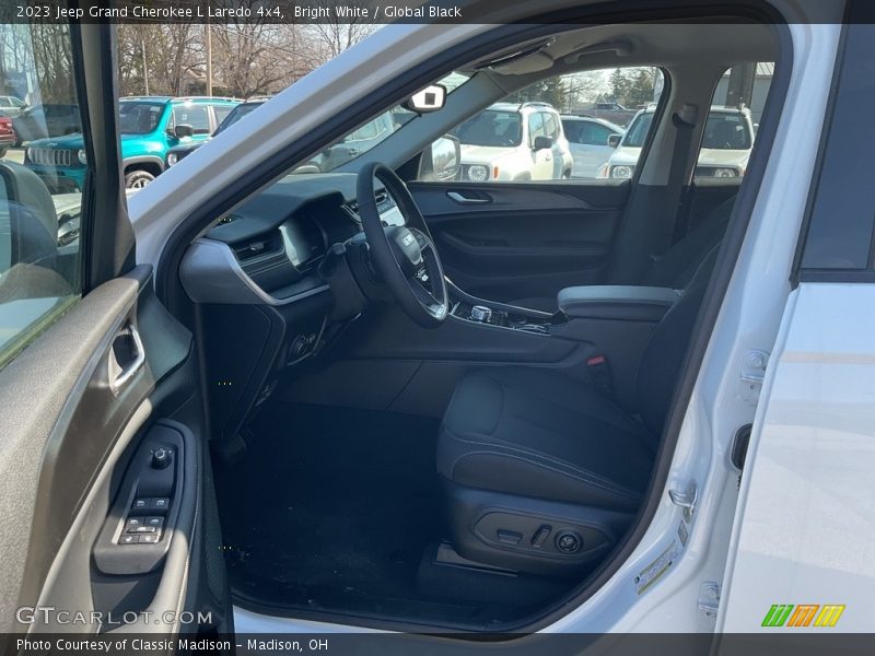 Bright White / Global Black 2023 Jeep Grand Cherokee L Laredo 4x4