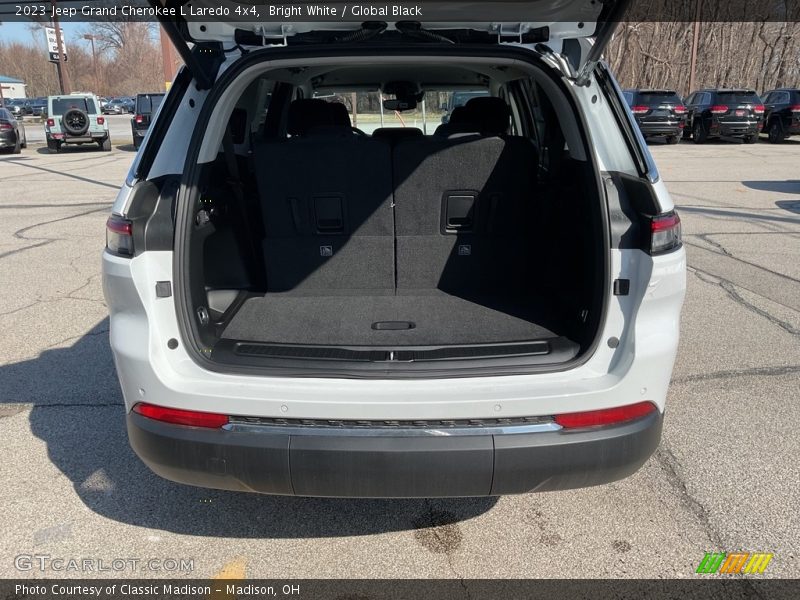 Bright White / Global Black 2023 Jeep Grand Cherokee L Laredo 4x4