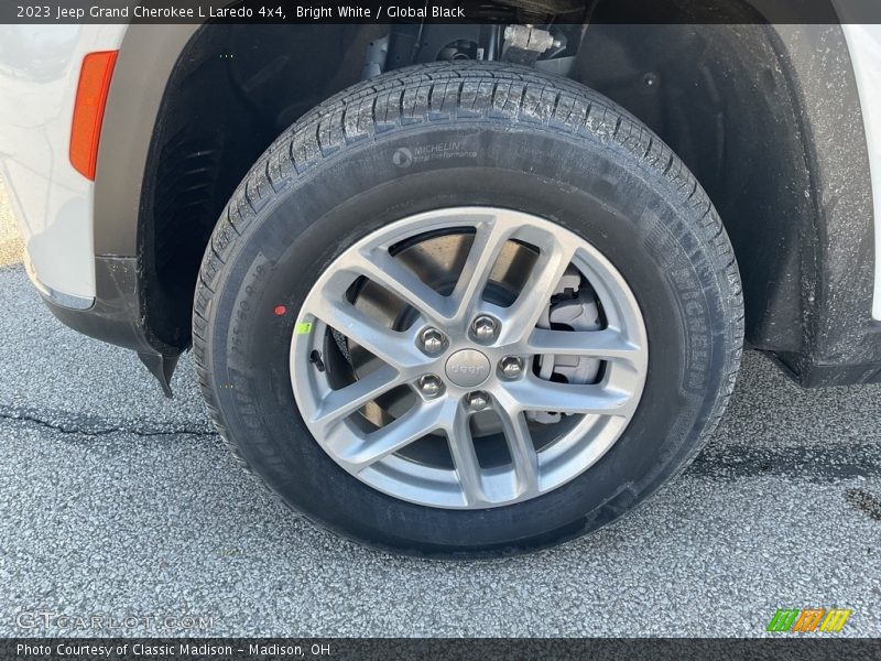 Bright White / Global Black 2023 Jeep Grand Cherokee L Laredo 4x4