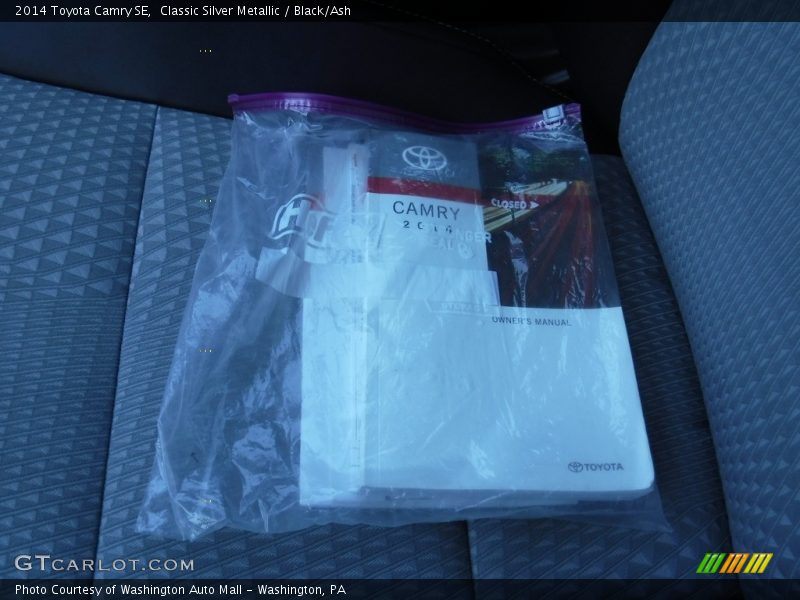 Classic Silver Metallic / Black/Ash 2014 Toyota Camry SE