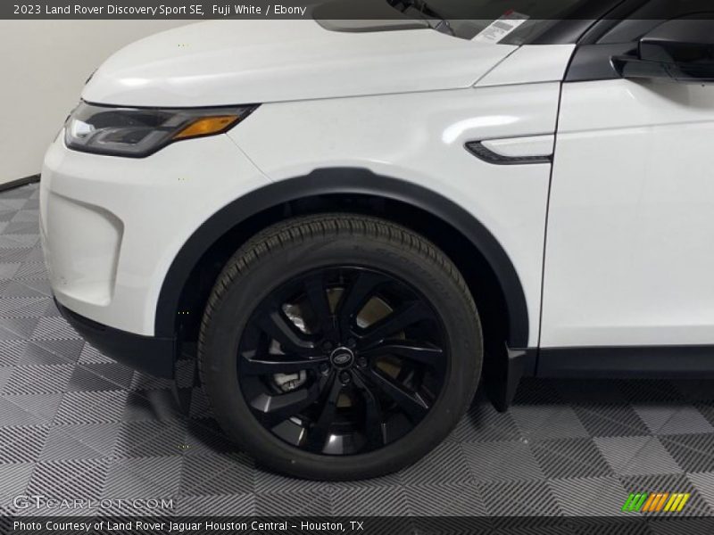 Fuji White / Ebony 2023 Land Rover Discovery Sport SE