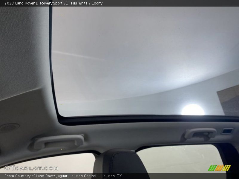 Fuji White / Ebony 2023 Land Rover Discovery Sport SE