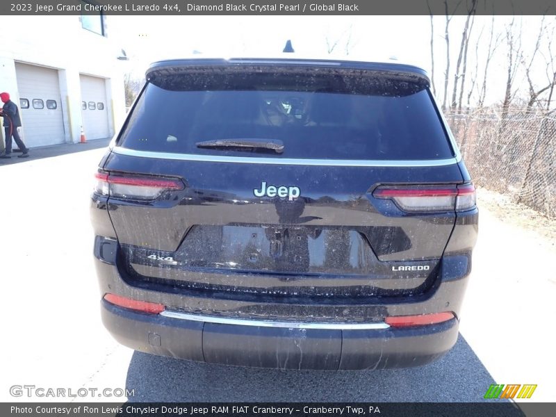 Diamond Black Crystal Pearl / Global Black 2023 Jeep Grand Cherokee L Laredo 4x4