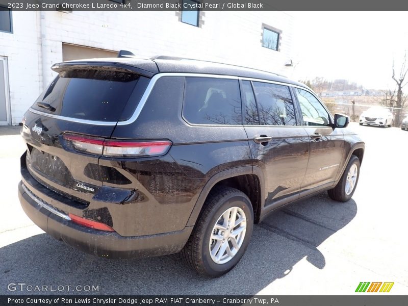Diamond Black Crystal Pearl / Global Black 2023 Jeep Grand Cherokee L Laredo 4x4