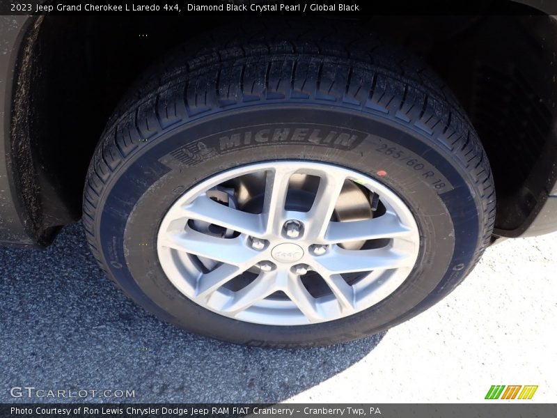 Diamond Black Crystal Pearl / Global Black 2023 Jeep Grand Cherokee L Laredo 4x4