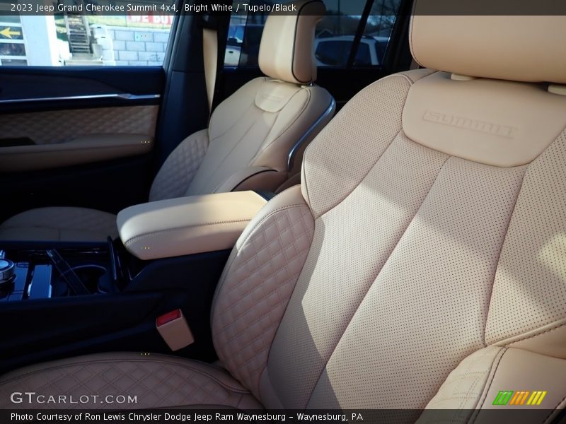 Front Seat of 2023 Grand Cherokee Summit 4x4