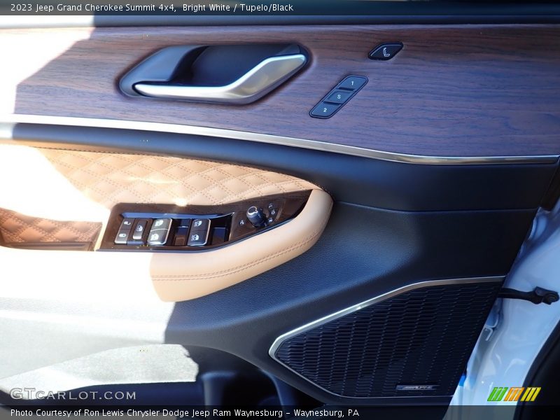 Door Panel of 2023 Grand Cherokee Summit 4x4