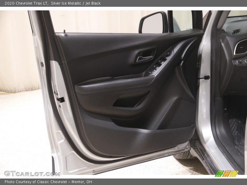 Silver Ice Metallic / Jet Black 2020 Chevrolet Trax LT