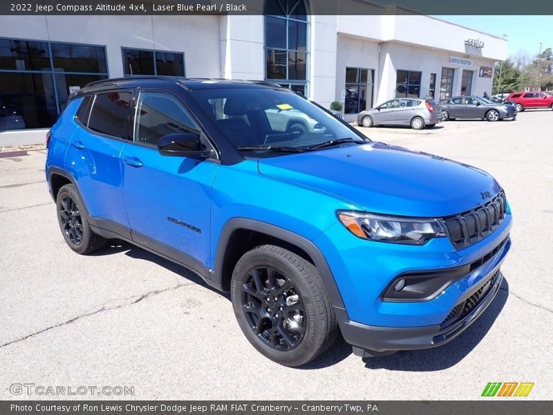 Front 3/4 View of 2022 Compass Altitude 4x4