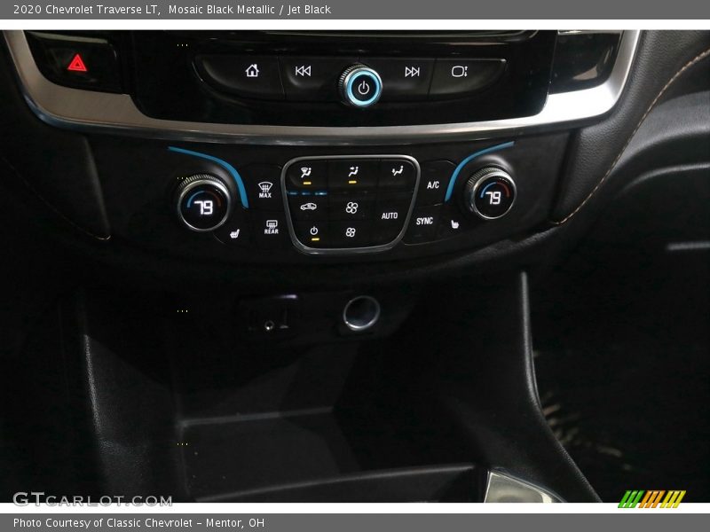 Mosaic Black Metallic / Jet Black 2020 Chevrolet Traverse LT