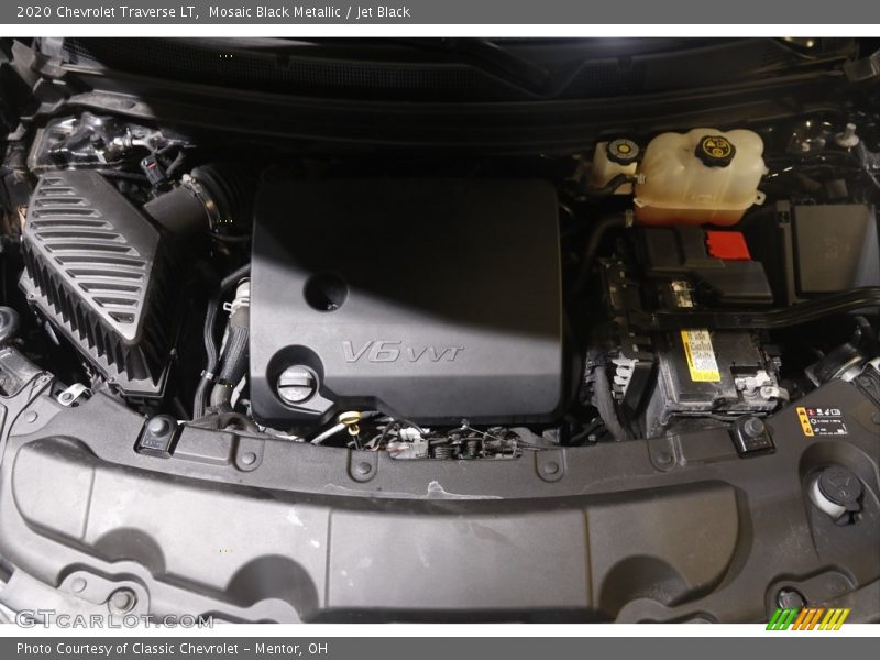 Mosaic Black Metallic / Jet Black 2020 Chevrolet Traverse LT