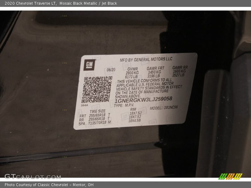 Mosaic Black Metallic / Jet Black 2020 Chevrolet Traverse LT