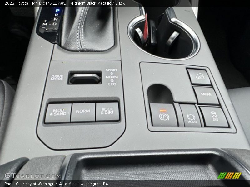 Controls of 2023 Highlander XLE AWD