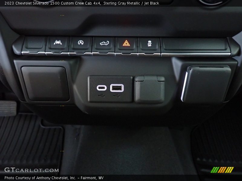 Sterling Gray Metallic / Jet Black 2023 Chevrolet Silverado 1500 Custom Crew Cab 4x4