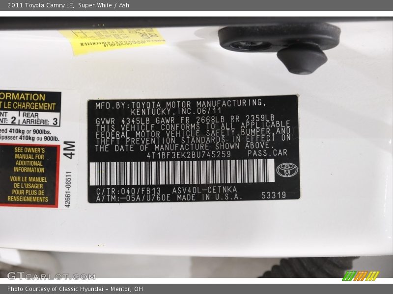 Super White / Ash 2011 Toyota Camry LE