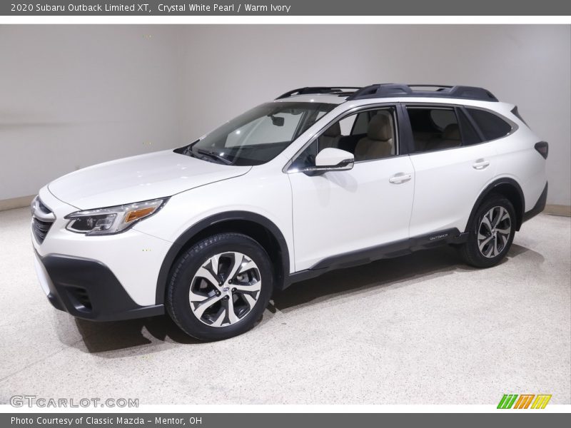 Front 3/4 View of 2020 Outback Limited XT