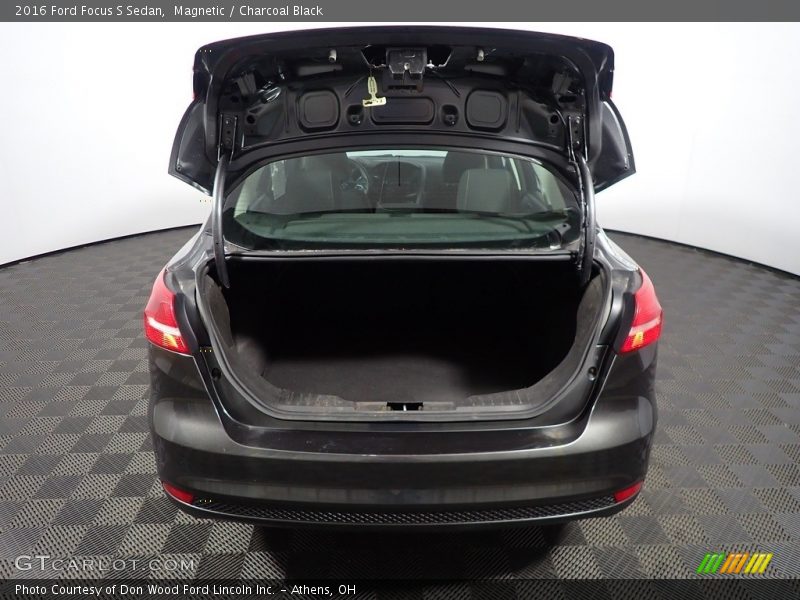 Magnetic / Charcoal Black 2016 Ford Focus S Sedan
