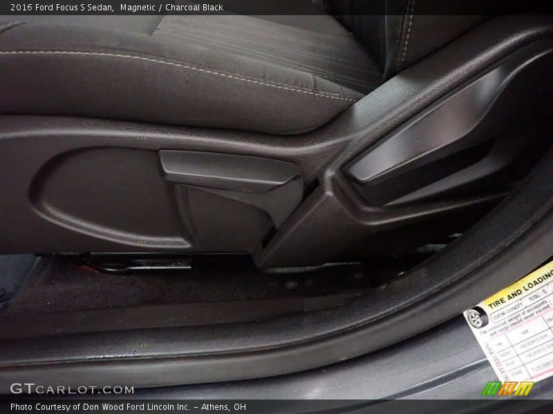 Magnetic / Charcoal Black 2016 Ford Focus S Sedan