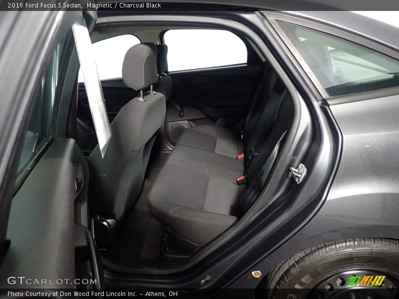 Magnetic / Charcoal Black 2016 Ford Focus S Sedan