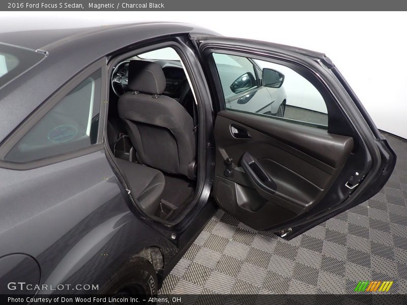 Magnetic / Charcoal Black 2016 Ford Focus S Sedan