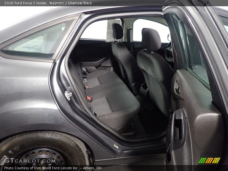 Magnetic / Charcoal Black 2016 Ford Focus S Sedan