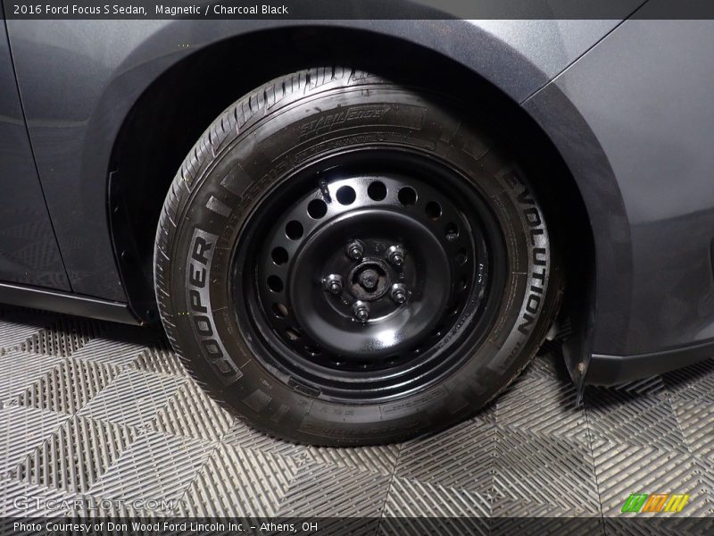 Magnetic / Charcoal Black 2016 Ford Focus S Sedan