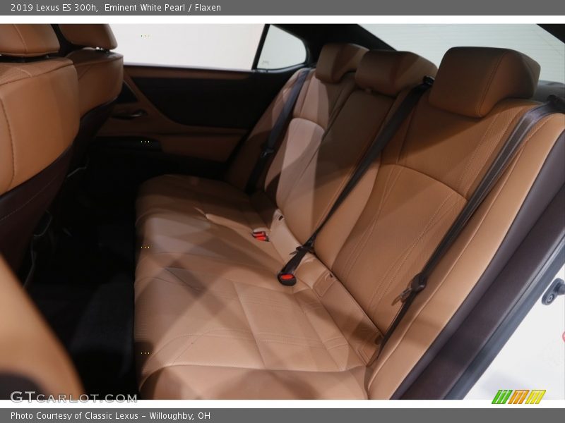 Eminent White Pearl / Flaxen 2019 Lexus ES 300h