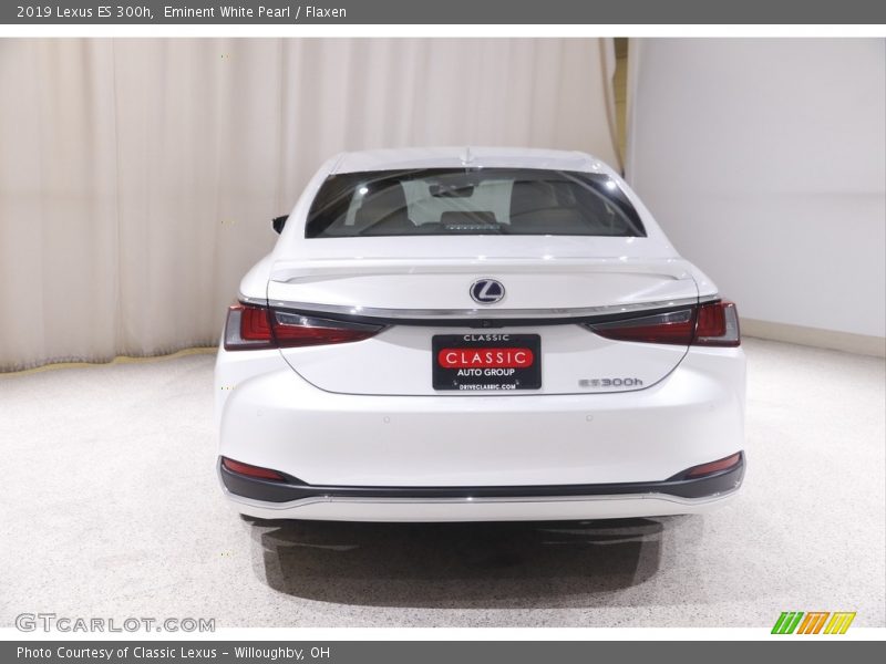 Eminent White Pearl / Flaxen 2019 Lexus ES 300h