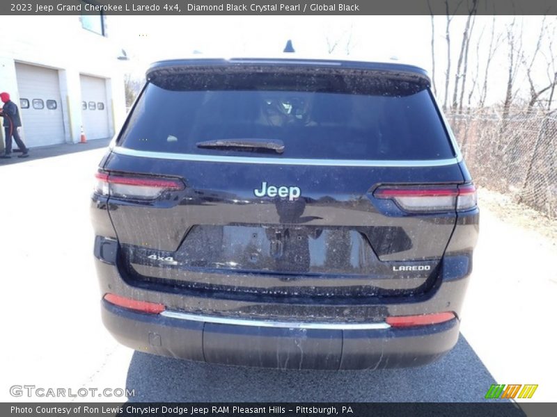 Diamond Black Crystal Pearl / Global Black 2023 Jeep Grand Cherokee L Laredo 4x4