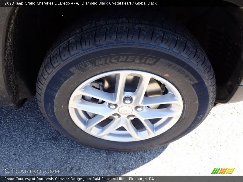 Diamond Black Crystal Pearl / Global Black 2023 Jeep Grand Cherokee L Laredo 4x4