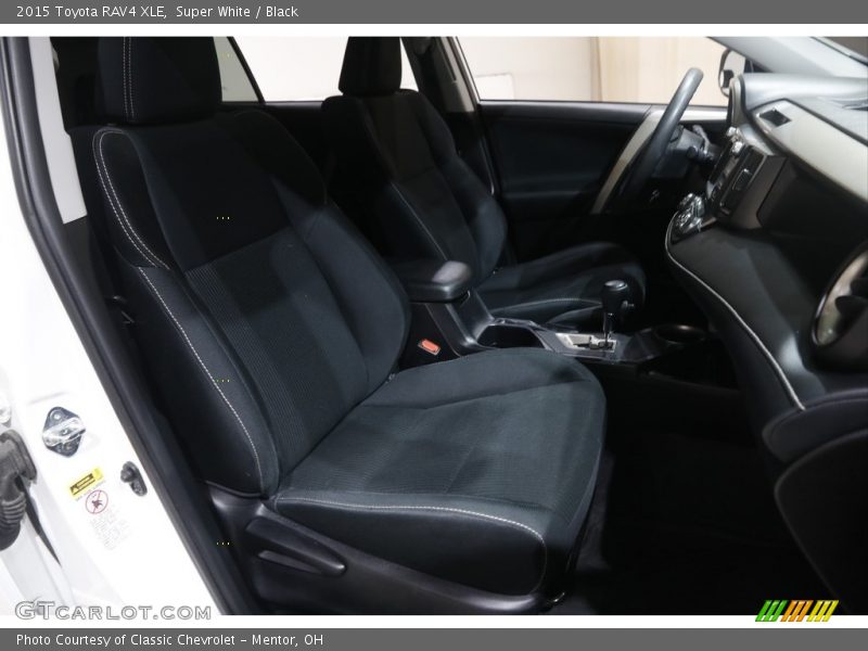Super White / Black 2015 Toyota RAV4 XLE