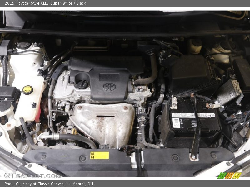 Super White / Black 2015 Toyota RAV4 XLE