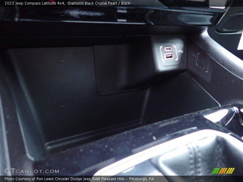 Diamond Black Crystal Pearl / Black 2023 Jeep Compass Latitude 4x4