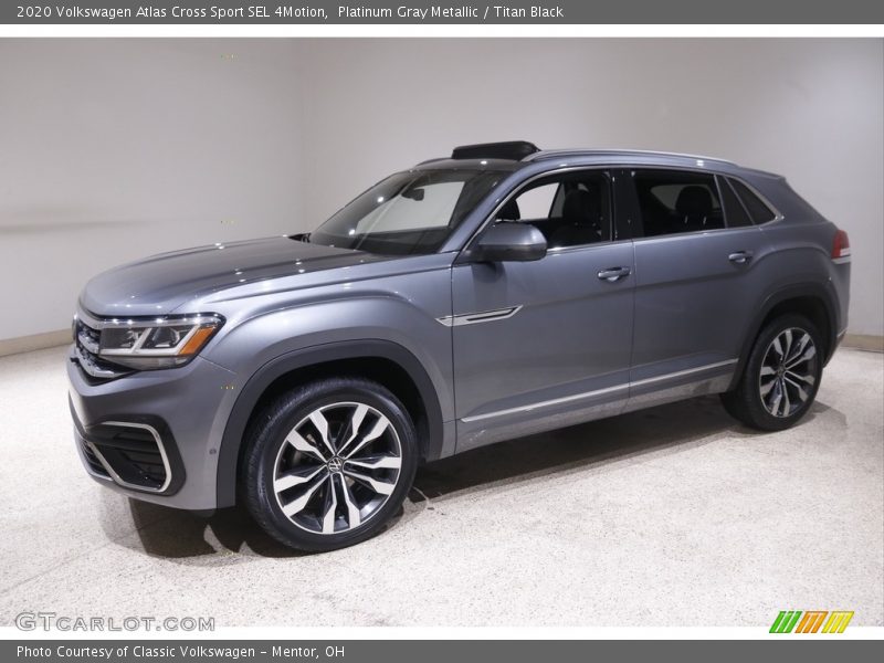 Front 3/4 View of 2020 Atlas Cross Sport SEL 4Motion