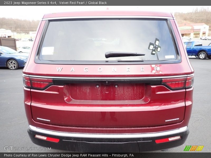 Velvet Red Pearl / Global Black 2023 Jeep Wagoneer Series II 4x4