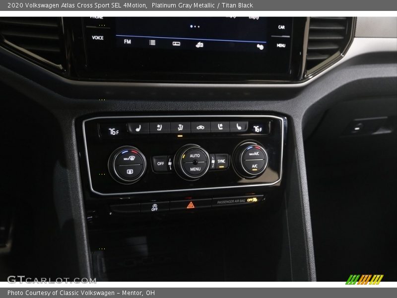 Controls of 2020 Atlas Cross Sport SEL 4Motion