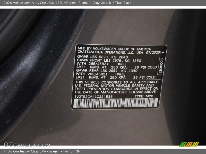 Platinum Gray Metallic / Titan Black 2020 Volkswagen Atlas Cross Sport SEL 4Motion