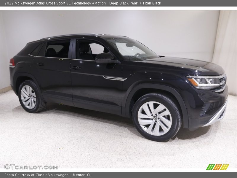 Deep Black Pearl / Titan Black 2022 Volkswagen Atlas Cross Sport SE Technology 4Motion