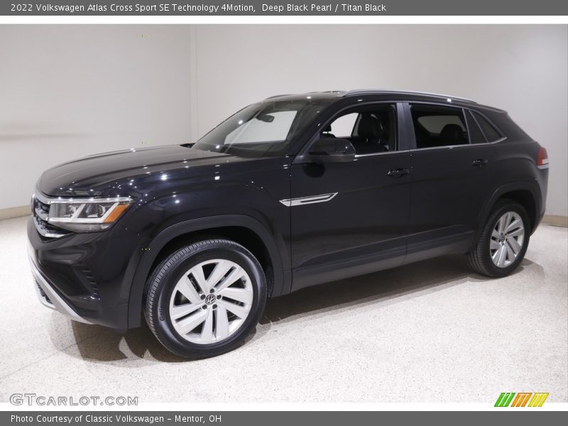 Deep Black Pearl / Titan Black 2022 Volkswagen Atlas Cross Sport SE Technology 4Motion