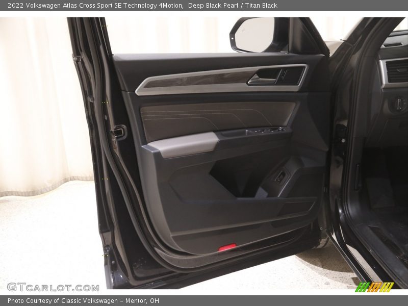 Deep Black Pearl / Titan Black 2022 Volkswagen Atlas Cross Sport SE Technology 4Motion