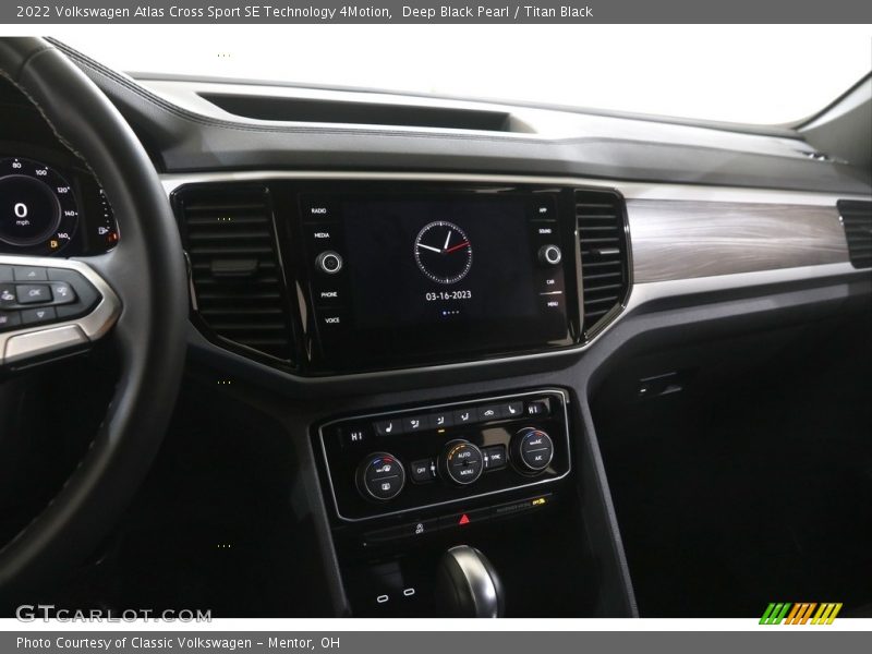 Deep Black Pearl / Titan Black 2022 Volkswagen Atlas Cross Sport SE Technology 4Motion