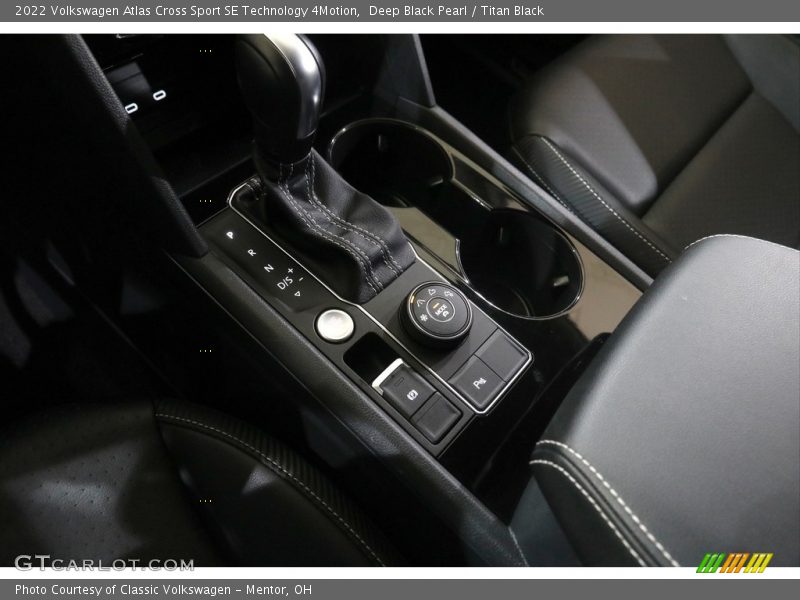 Deep Black Pearl / Titan Black 2022 Volkswagen Atlas Cross Sport SE Technology 4Motion