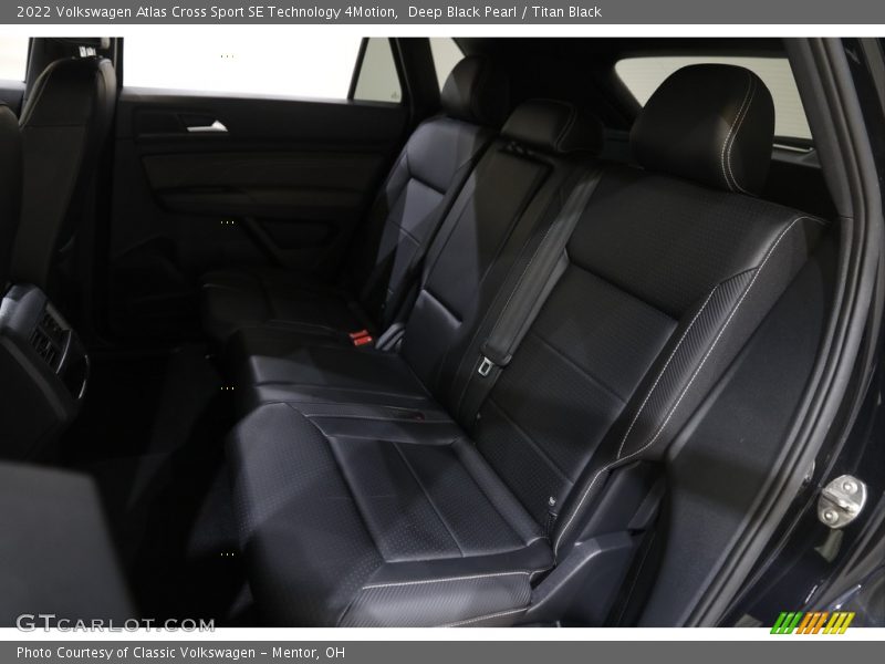 Deep Black Pearl / Titan Black 2022 Volkswagen Atlas Cross Sport SE Technology 4Motion