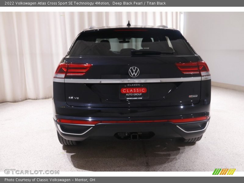 Deep Black Pearl / Titan Black 2022 Volkswagen Atlas Cross Sport SE Technology 4Motion