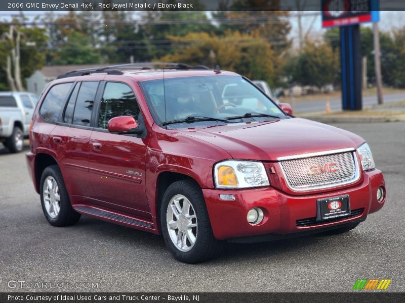 Front 3/4 View of 2006 Envoy Denali 4x4