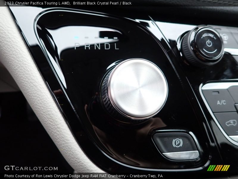 Brilliant Black Crystal Pearl / Black 2023 Chrysler Pacifica Touring L AWD